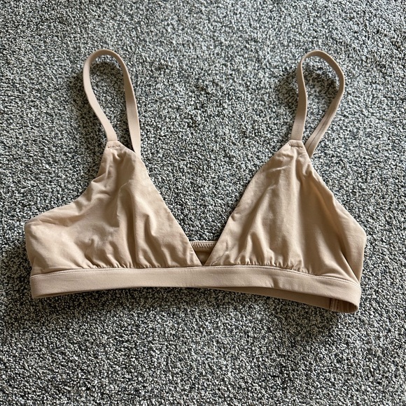 Skims Fits Everybody Triangle Bralette - Picture 6 of 8